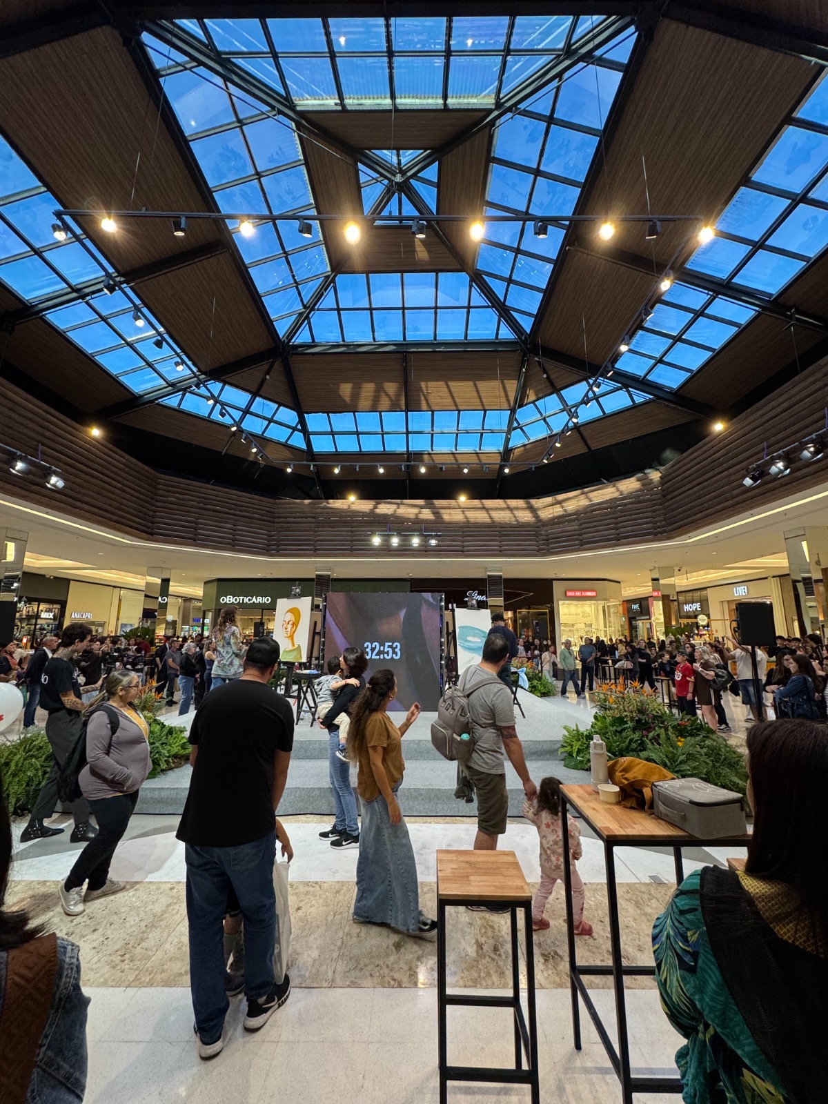 Art Battle® Mogi: O Shopping como Palco Vivo da Produção Artística Contemporânea