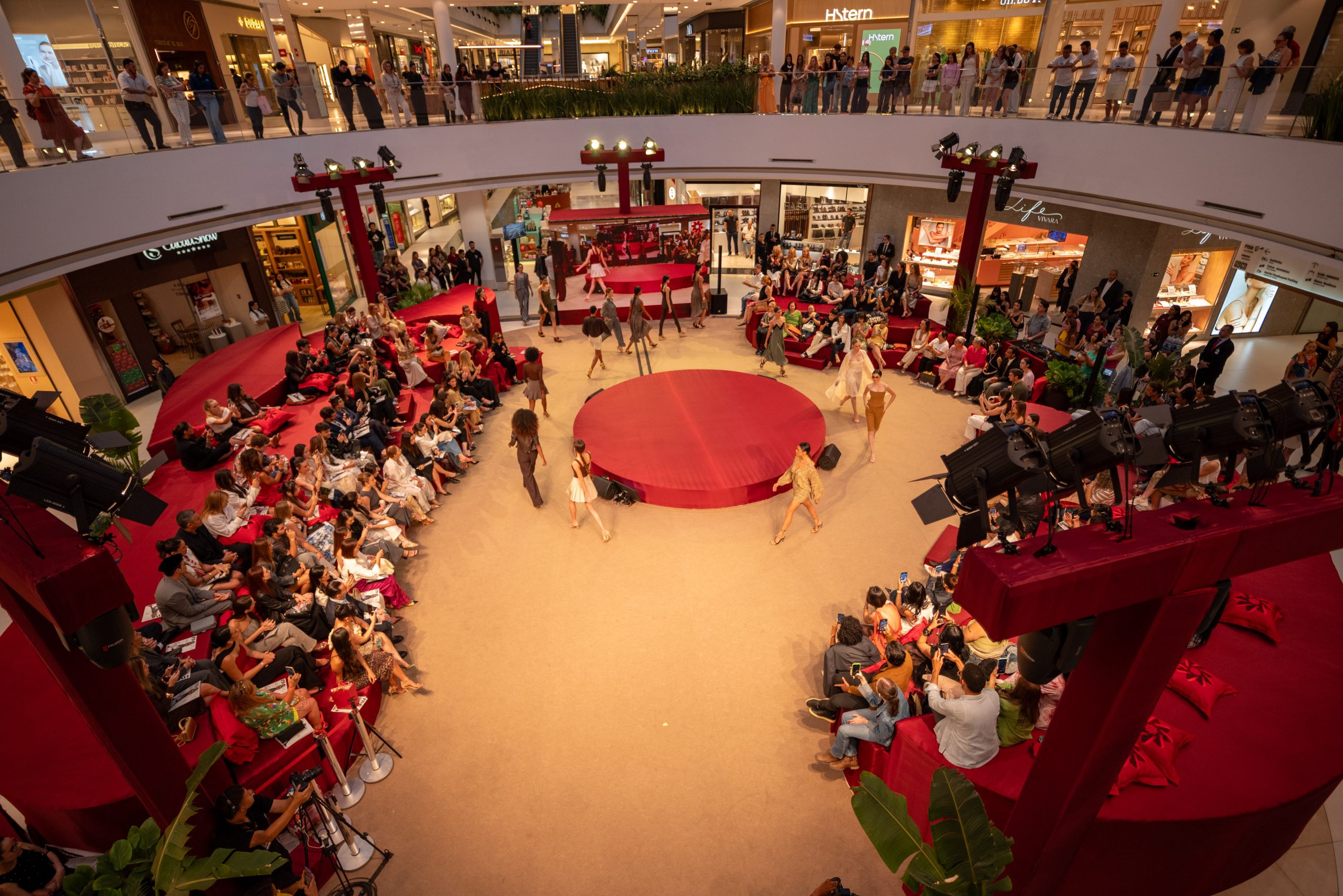 Flamboyant Fashion Experience