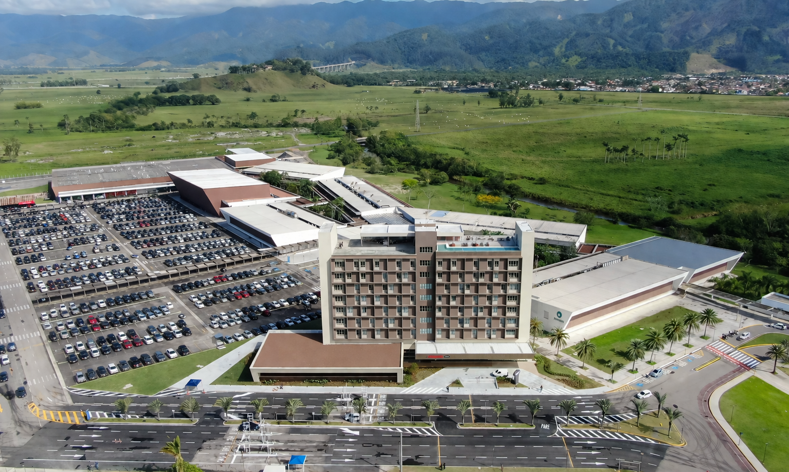 Hampton by Hilton: O Primeiro Hotel Internacional do Litoral Norte no Serramar Shopping