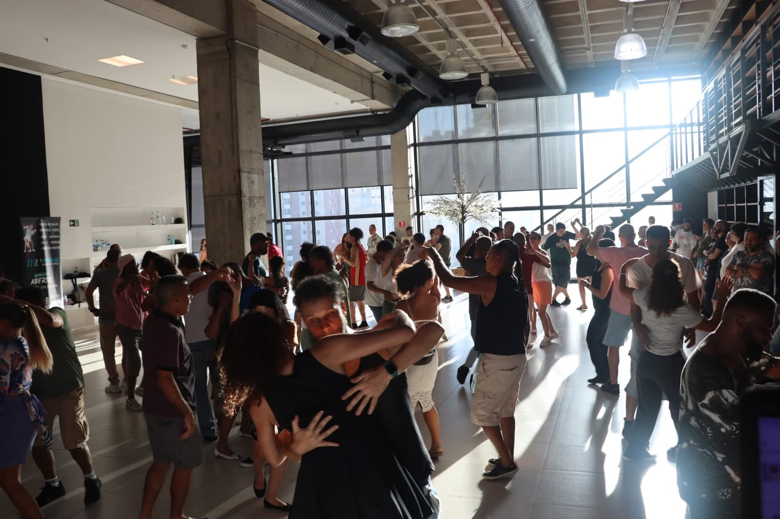 Frei Caneca cria comunidade por meio de aulas gratuitas de dança no projeto ‘Mova-se’