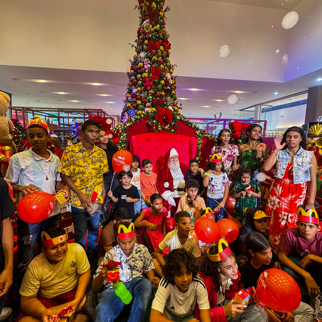 O dia em que 30 crianças viveram seu primeiro Natal no shopping.