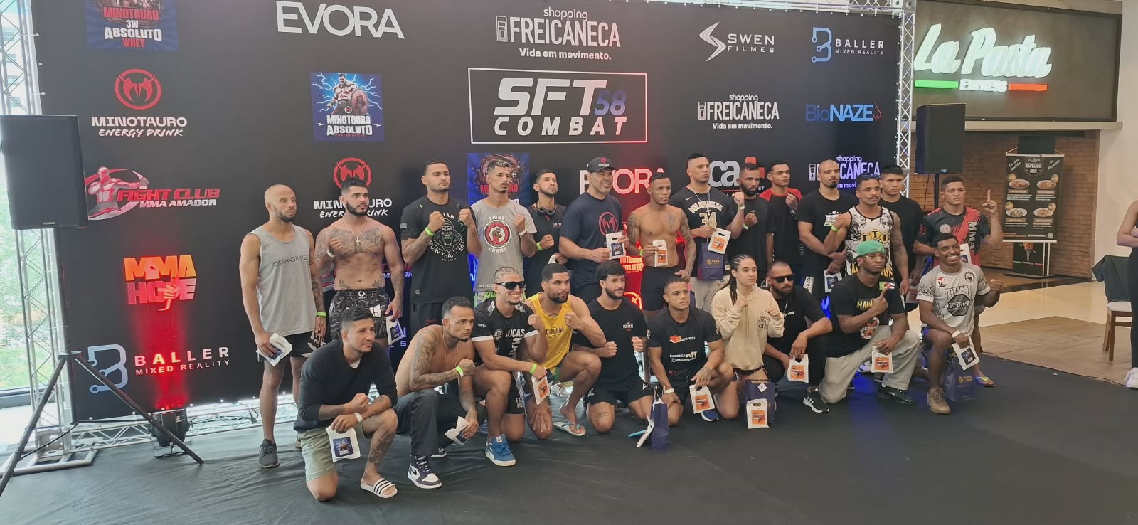 Adrenalina ao vivo transforma shopping em arena e aproxima o público do MMA
