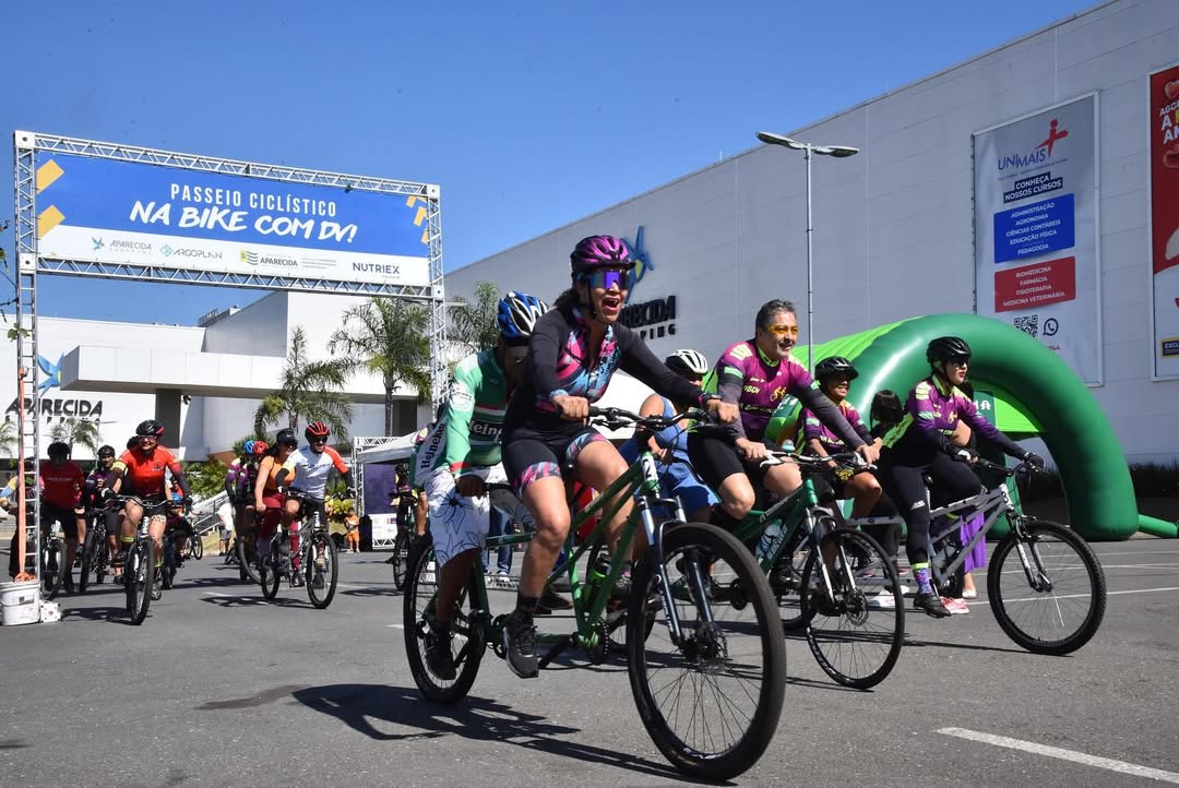 Além do Consumo: 1º shopping de GO a realizar passeio ciclístico com deficientes visuais
