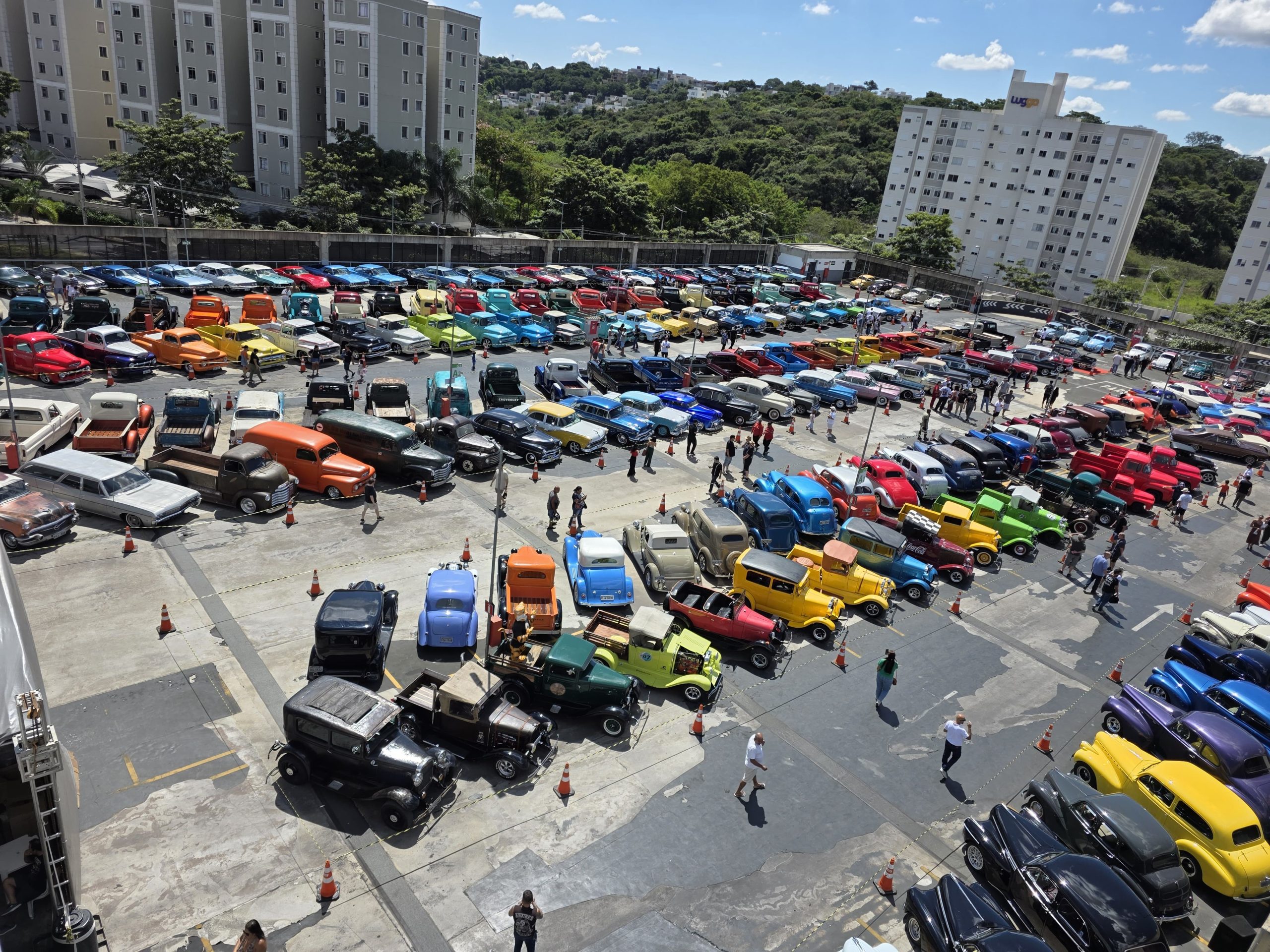EXPOSIÇÃO DE HOT RODS: BH HOT SHOW