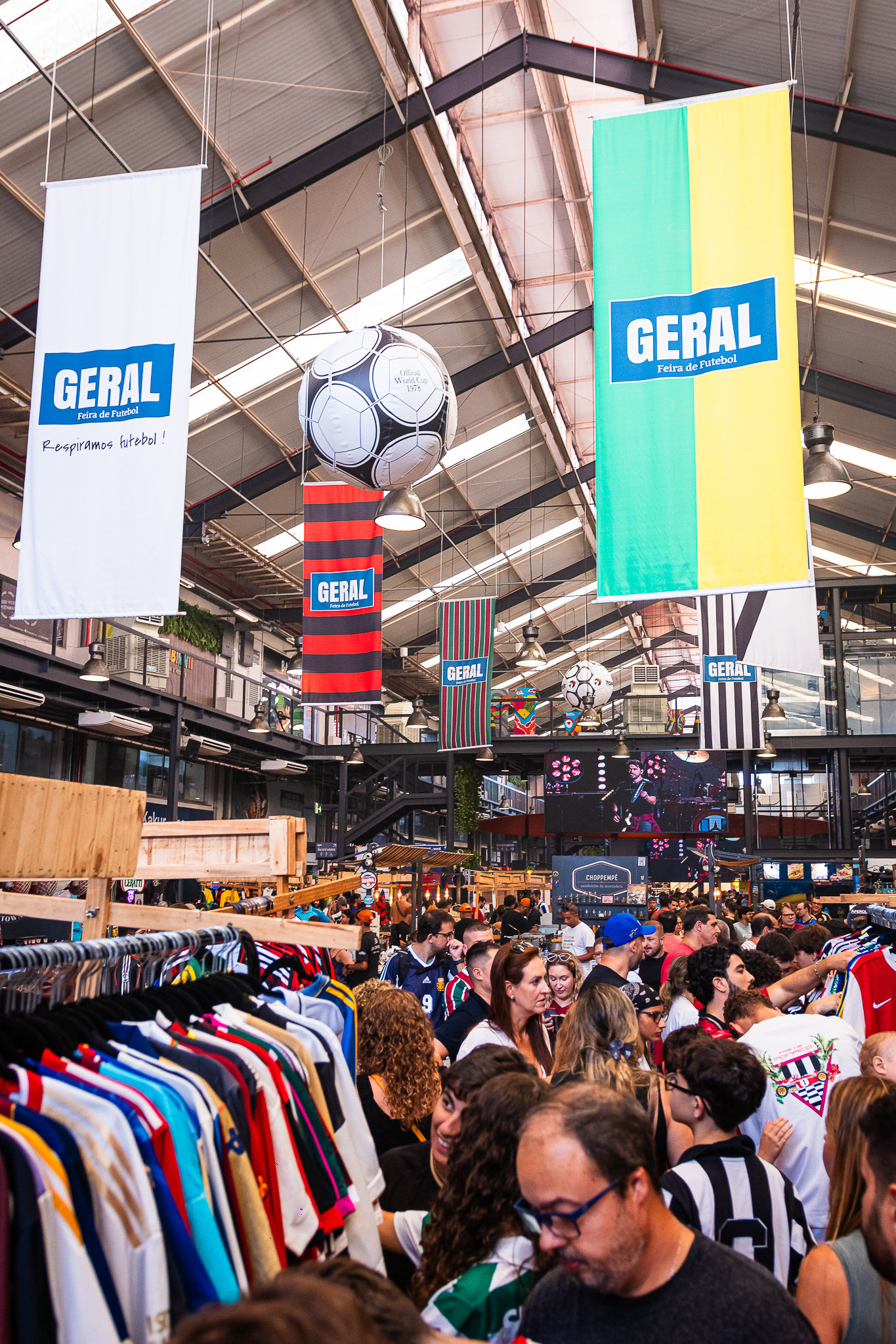 Geral Feira de Futebol transforma Uptown no reduto da paixão nacional